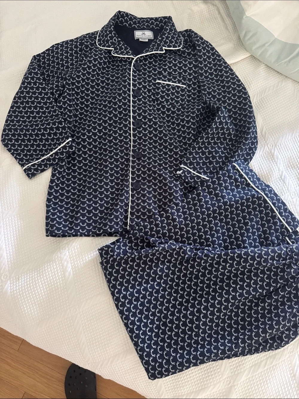Petite plume, kids  Navy Blue Pajama Set with White Piping. Sz 7 new